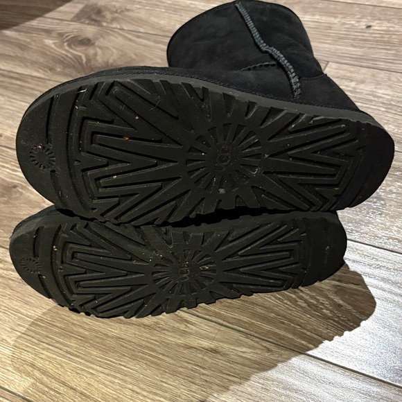 UGG Classic Black Winter Boots - Picture 5 of 5